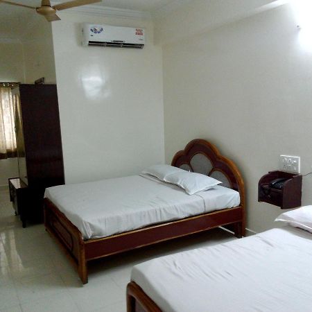 Sahasra Residency Hotell Hyderabad Exteriör bild