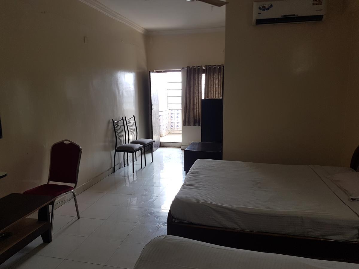 Sahasra Residency Hotell Hyderabad Exteriör bild