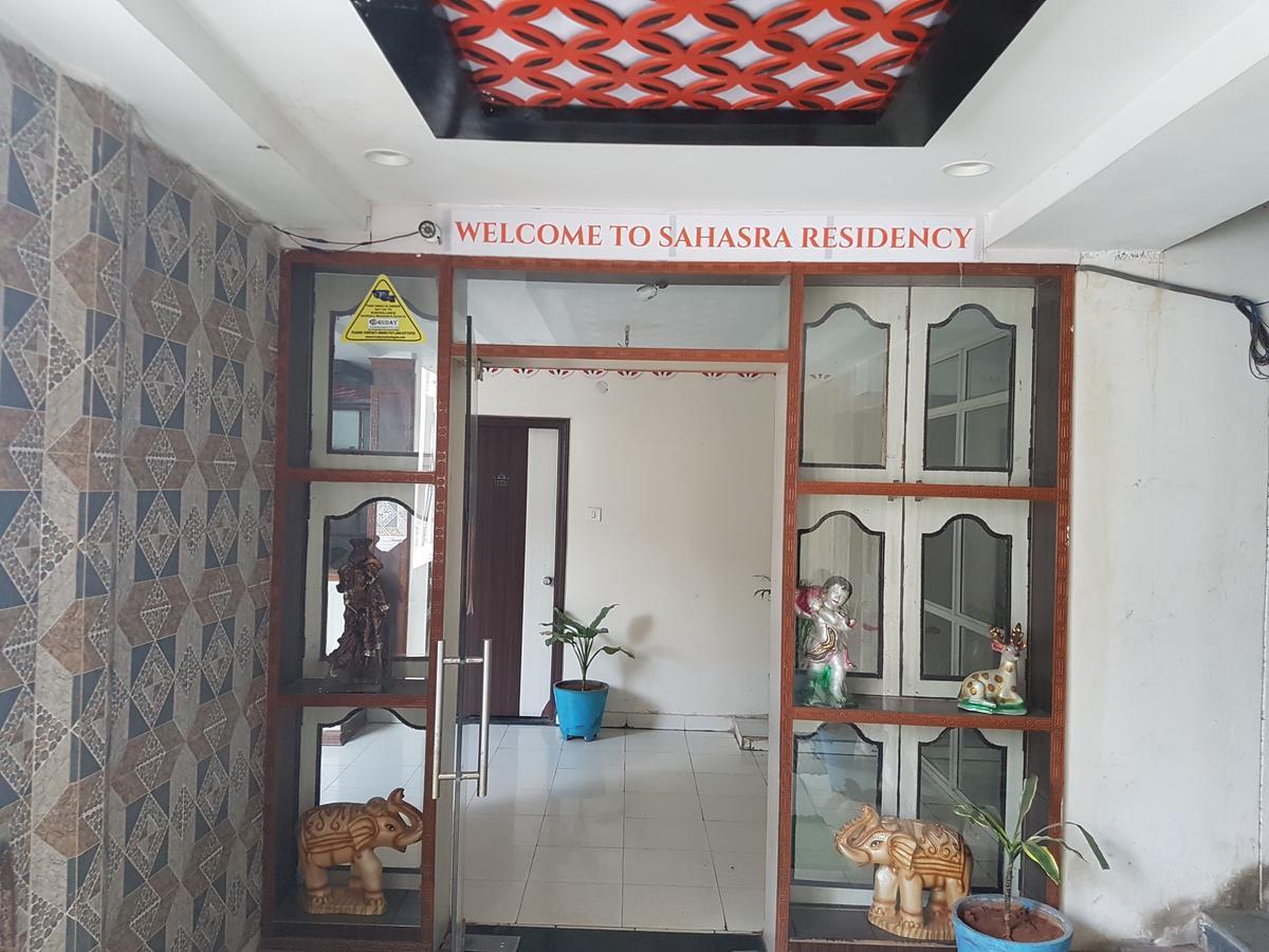 Sahasra Residency Hotell Hyderabad Exteriör bild